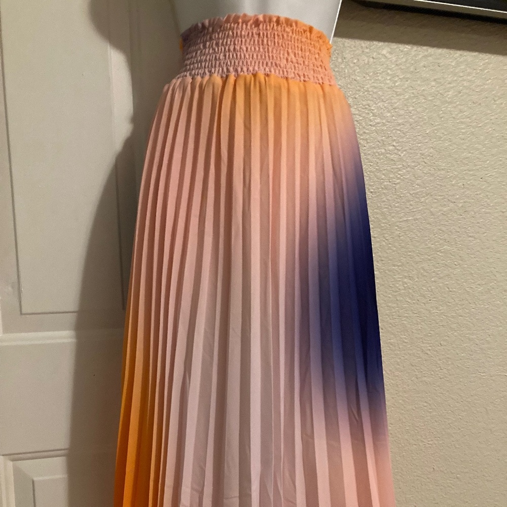 WD•NY Pleated Midi Skirt – Sunset Tones, Size Large
